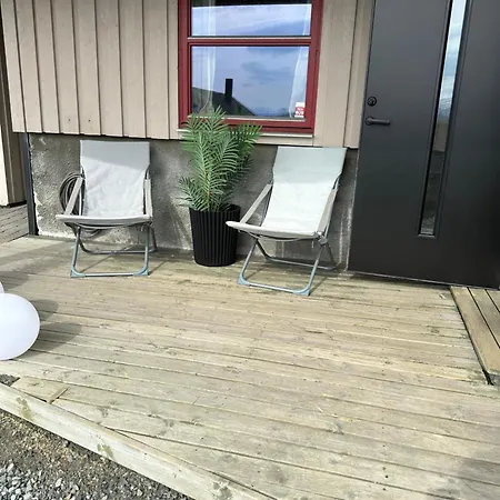 Koselig Naer Bussholdeplass Og Natur. * Tromso