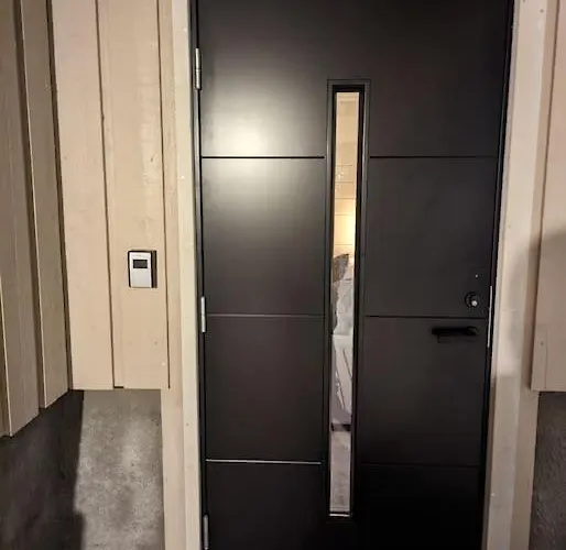 Koselig Naer Bussholdeplass Og Natur. * Τρόμσο