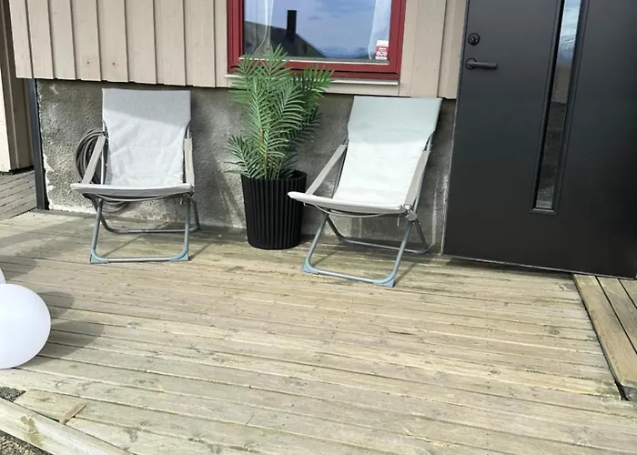 Koselig Naer Bussholdeplass Og Natur. * Tromsø