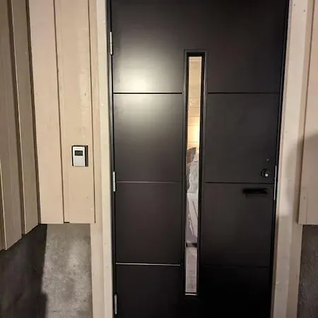 Koselig Naer Bussholdeplass Og Natur. * トロムソ