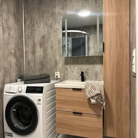 Koselig Naer Bussholdeplass Og Natur. *