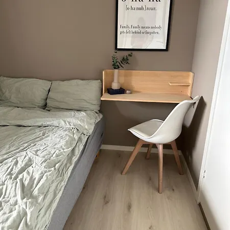 Koselig Naer Bussholdeplass Og Natur. アパート トロムソ